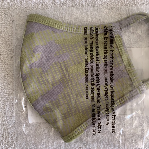 Fabletics Face Mask - Picture 3 of 8